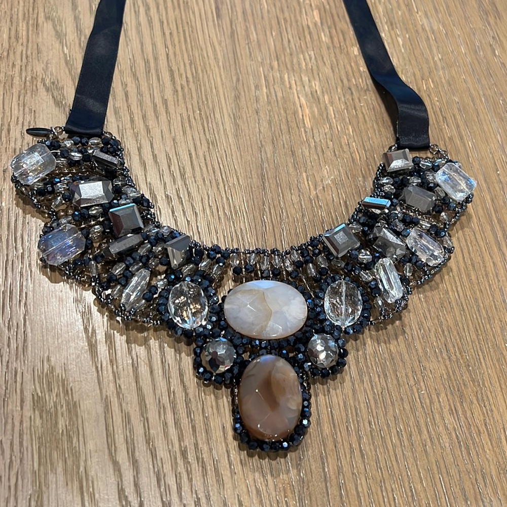 Fashion choker with tie back